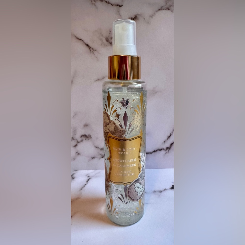 Bath & Body Works Snowflakes & Cashmere Shimmer Mist Brand New